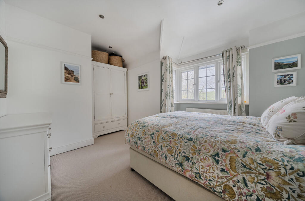 1387672-2-693c4bf...