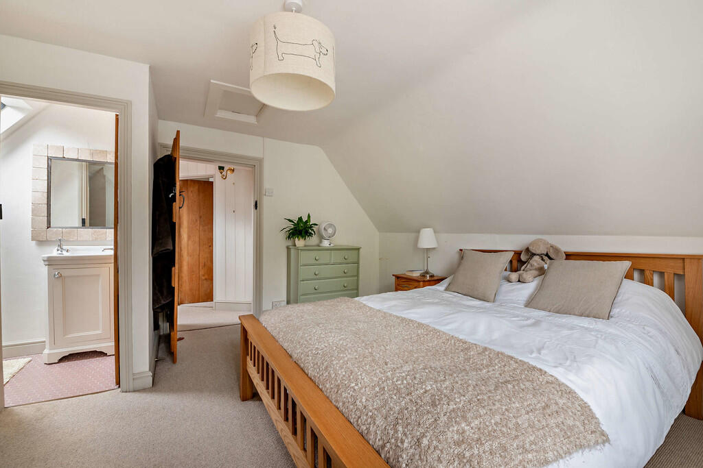 8667870-interior1...