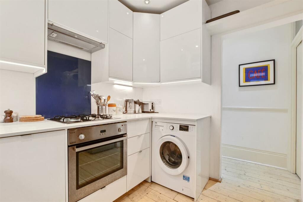 12-a095GCWT - GFF 14 Radcliffe Ave - Kitchen 3-Ori