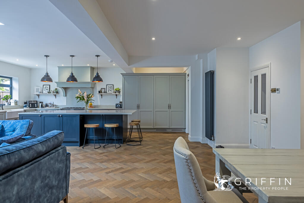 Kitchen &amp; Dining