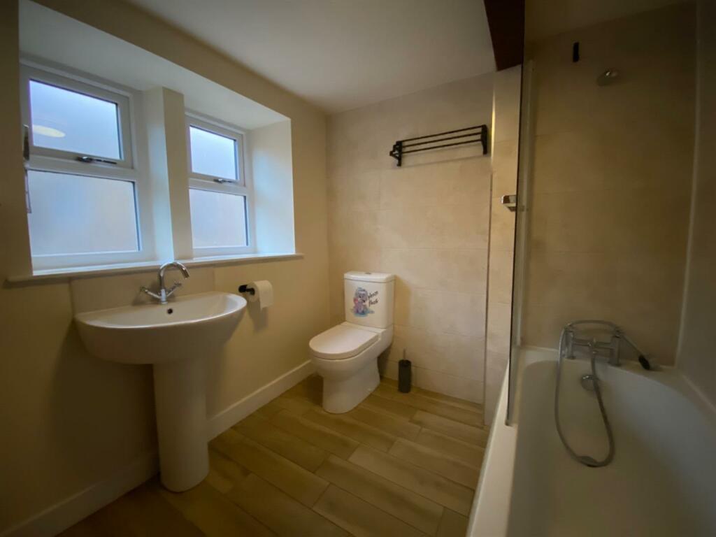 BATHROOM 1.jpg