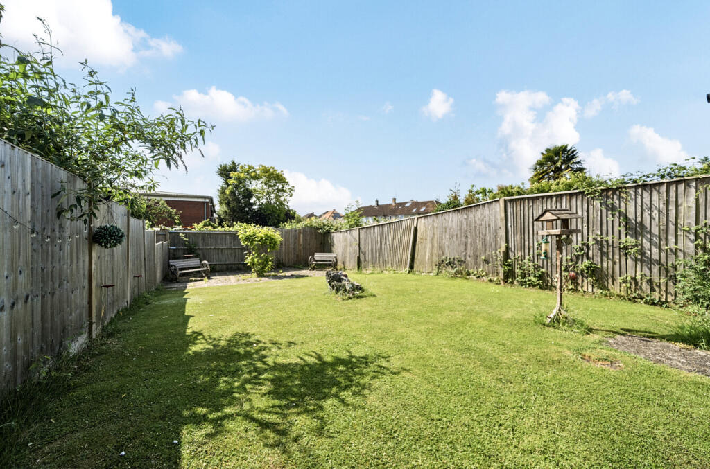 1305719-4-684bee3...