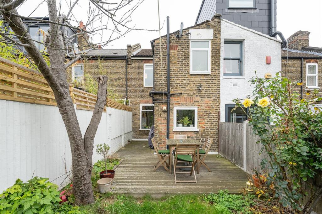 Odessa Road, E7