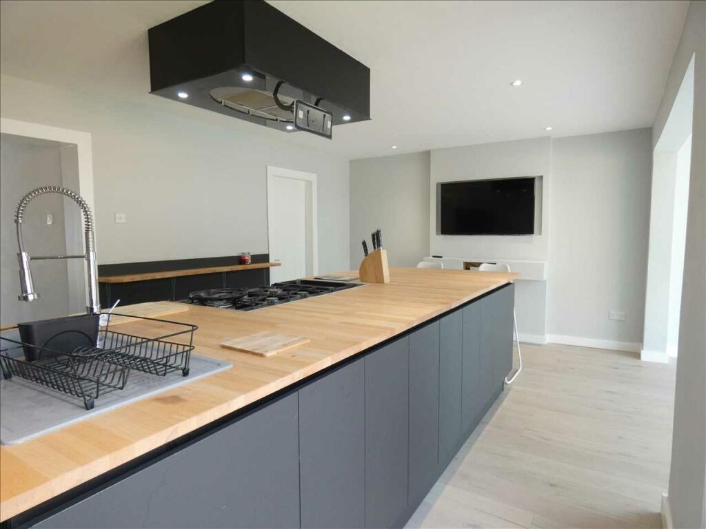 LIVING KITCHEN