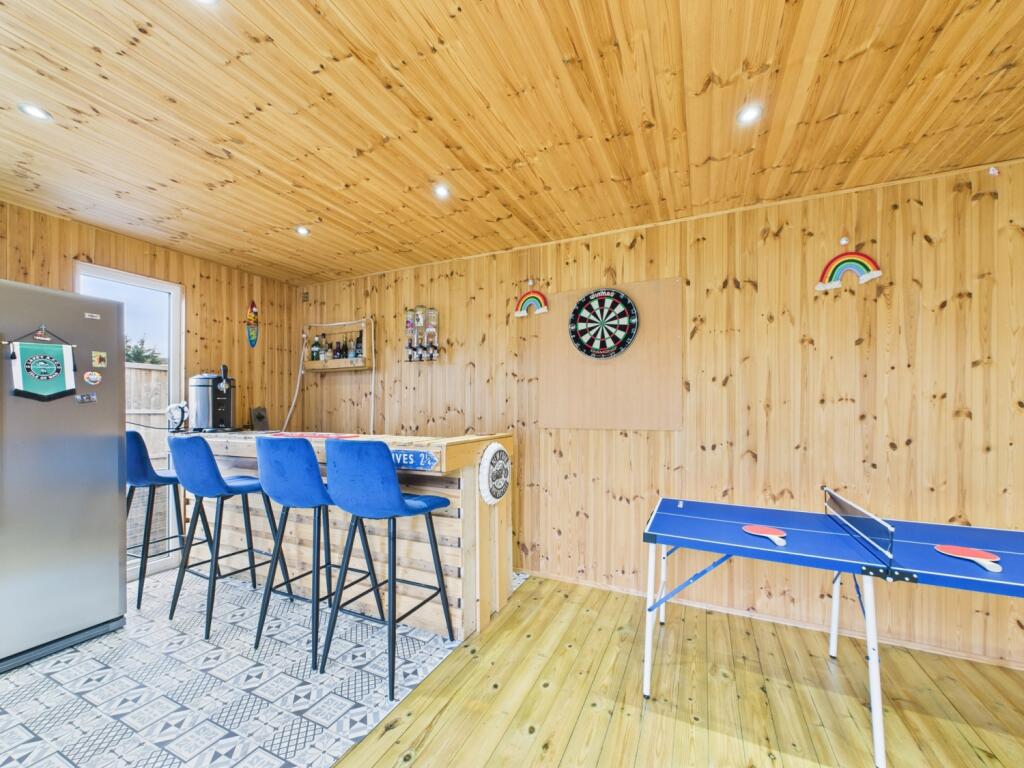 CAM02386G0-PR0149-STILL038