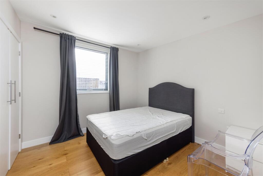 Flat 2, 278 High Street GU1 3JL-13.jpg