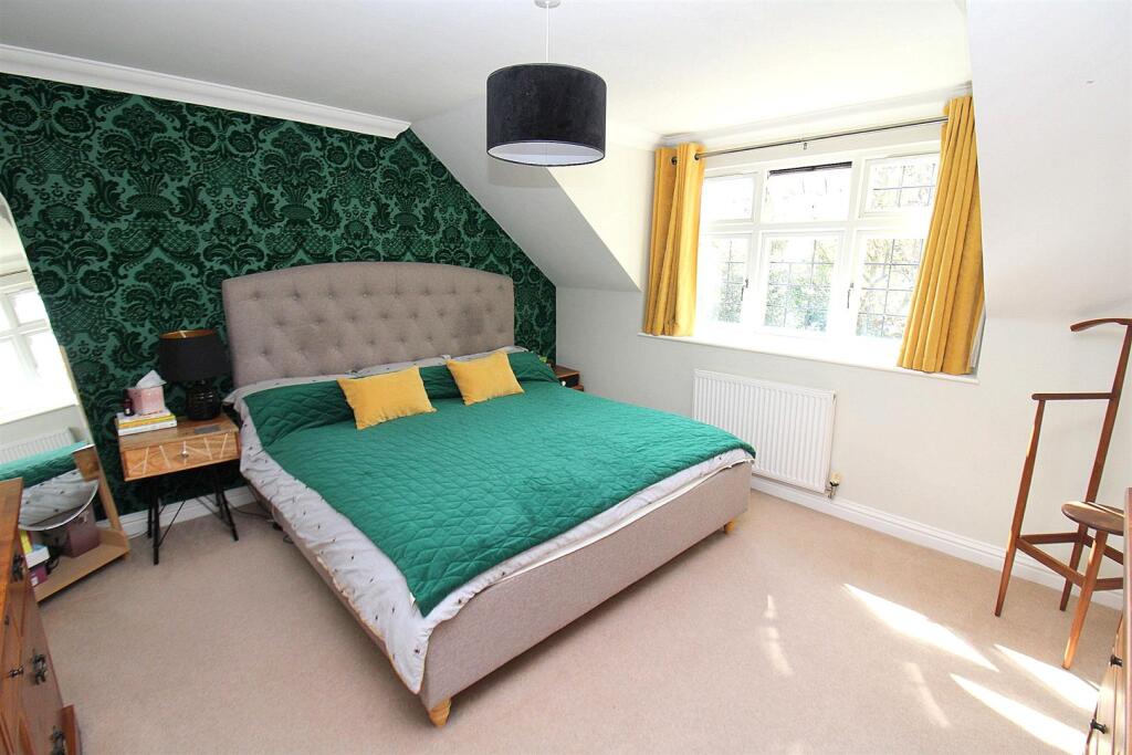 MASTER BEDROOM.JPG