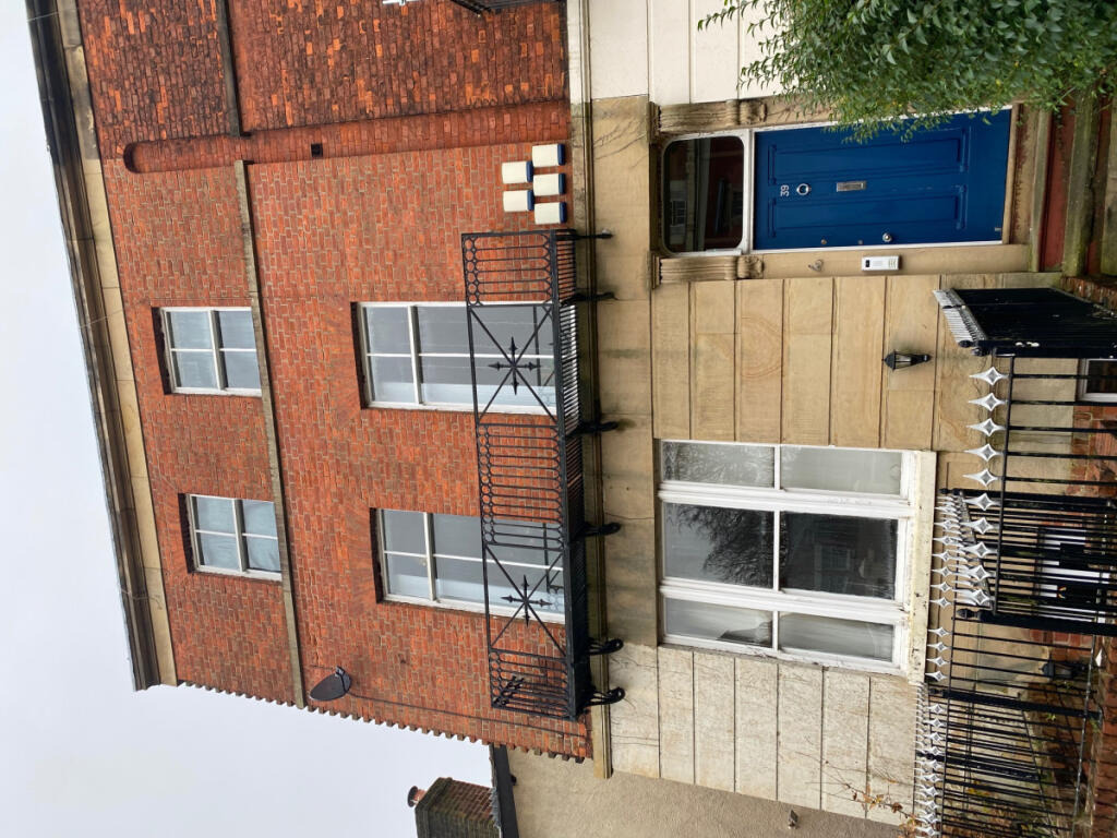 Flat 5, 39 West Cliff