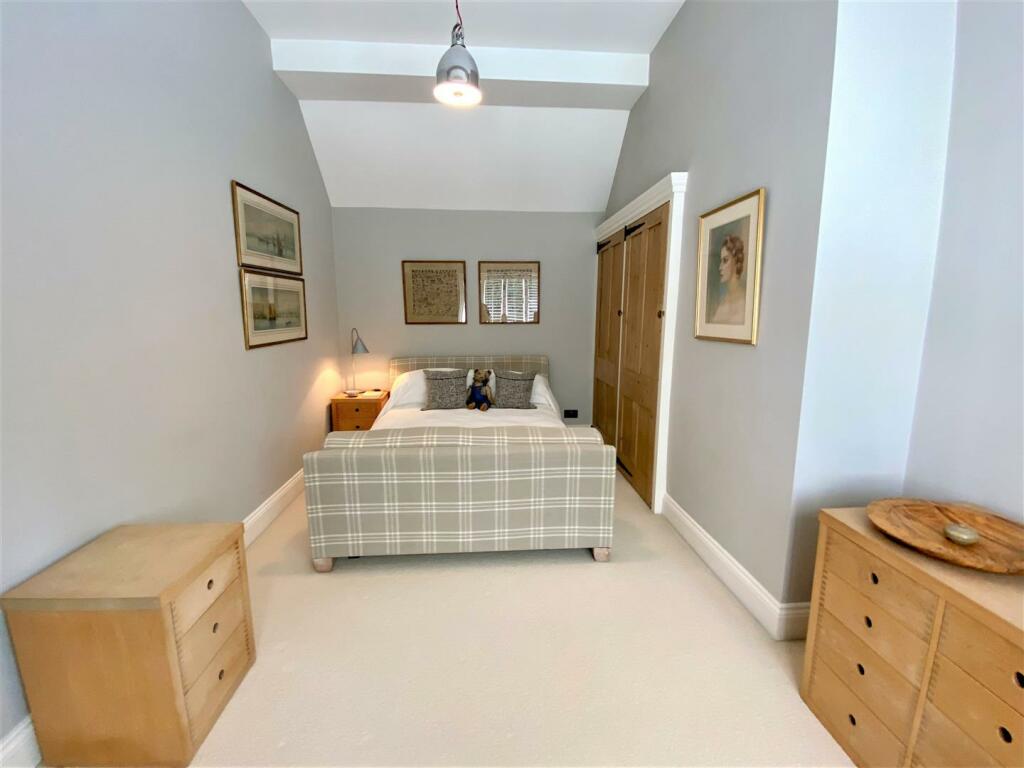 Bedroom 4 edit VD.jpg