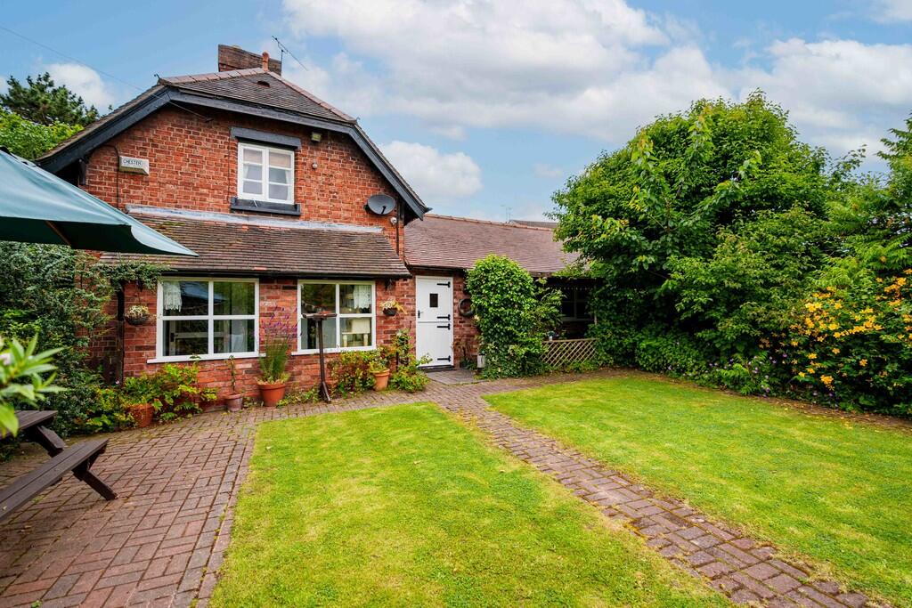 The Chimneys, Sau...