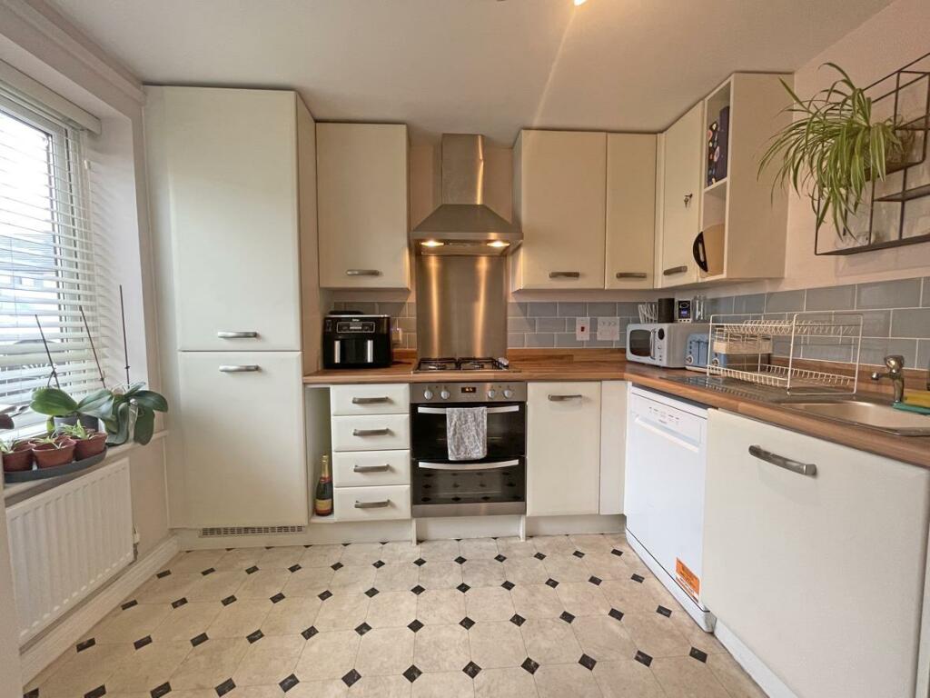 Marazion Way 16 - KItchen.jpg