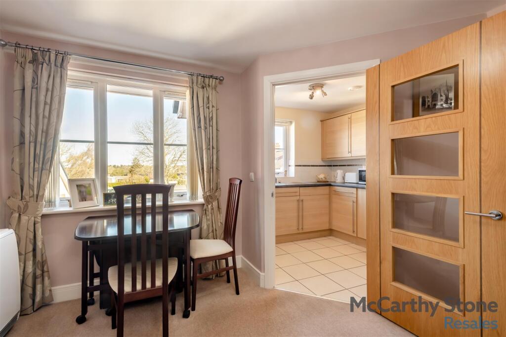 8642343-interior05.jpg