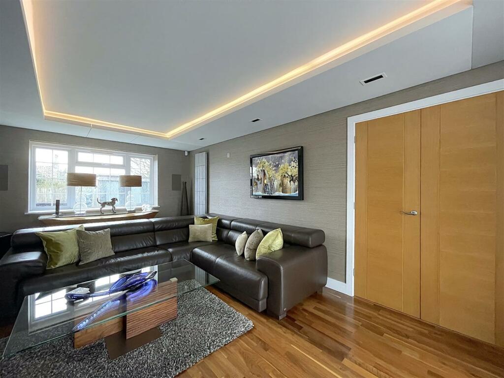 Living Room (2).jpeg