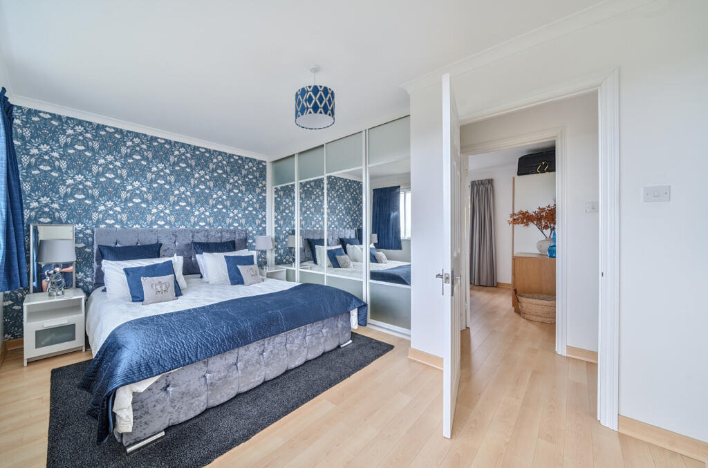 1305639-7-684ac44...