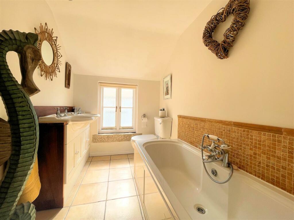 Family Bathroom .jpg