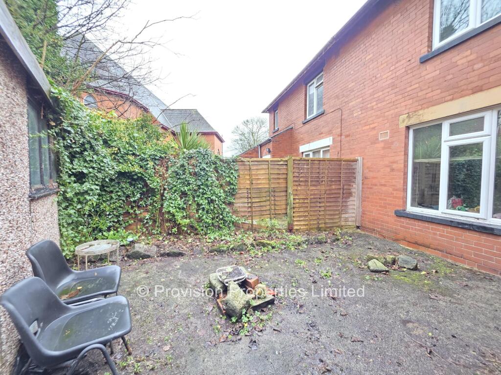 Headingley Crescent, Leeds, LS6