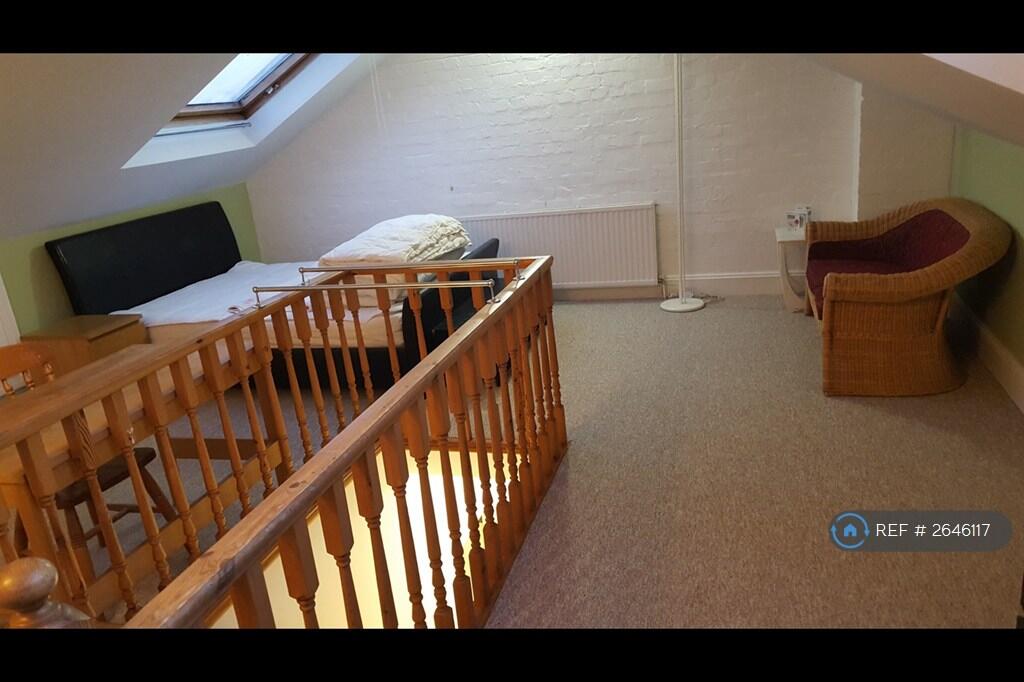 Bedroom 2 (Loft)