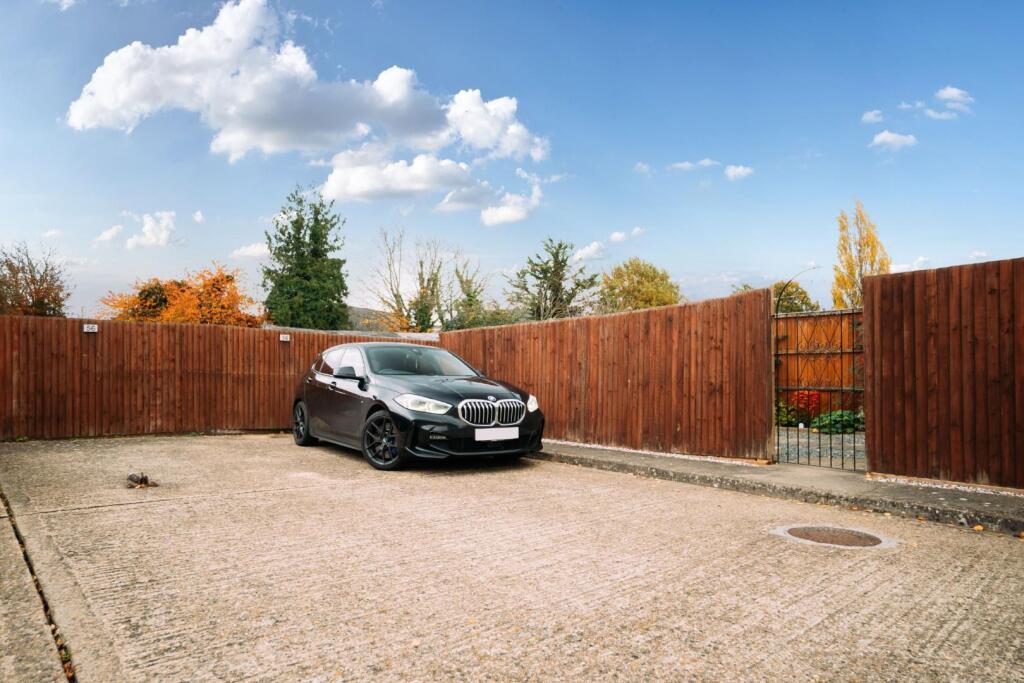 56 Cotton Lane [Two Allocated Parking Space] 01.jp