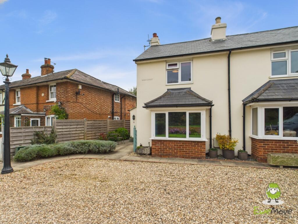 EweMove Estate Agents Basingstoke - Dursley Cottag