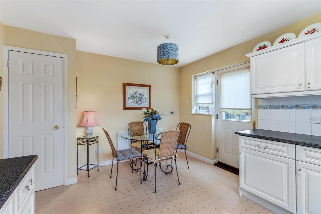 Kitchen 2.jpg