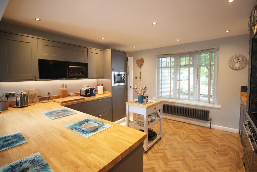 Kitchen 1.JPG