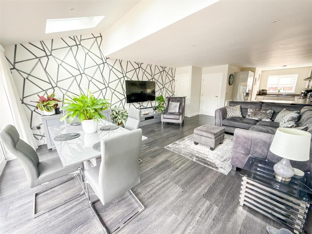 OPEN PLAN LIVING SPACE