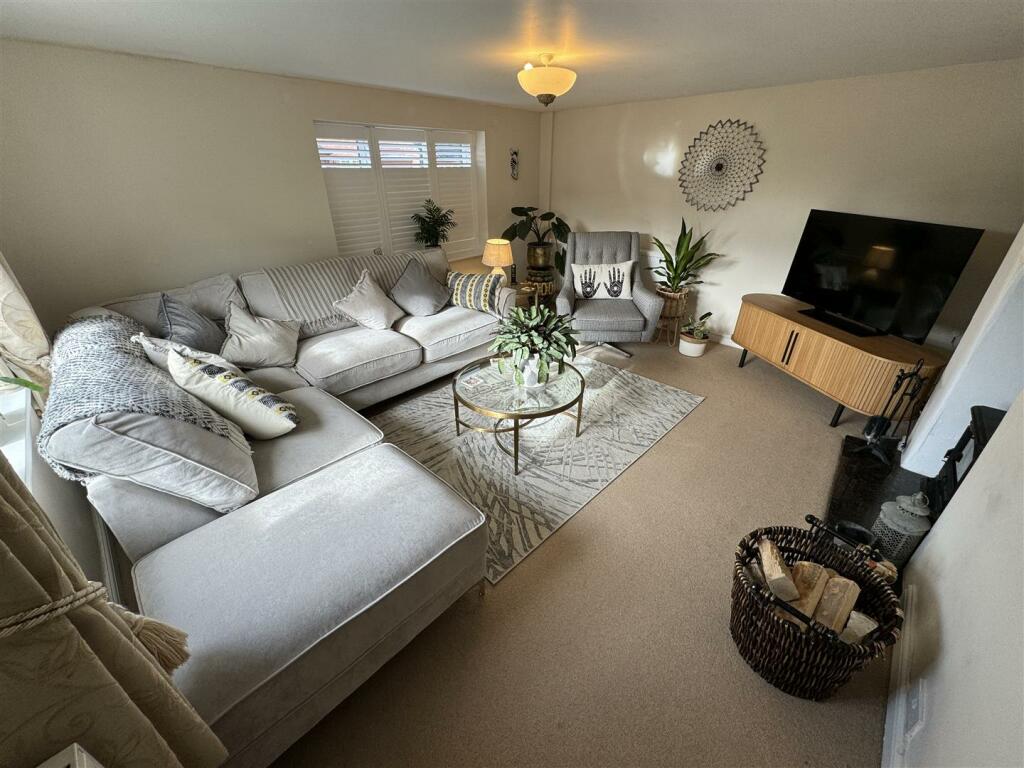 LOUNGE (RECEPTION 1)