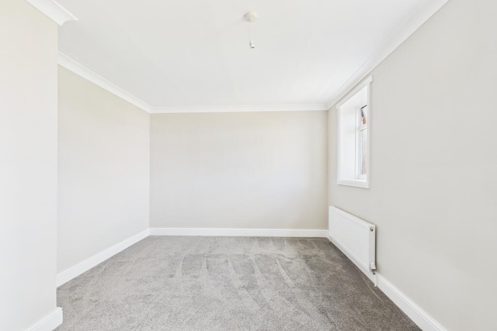 CAM04201G0-PR0107-STILL013