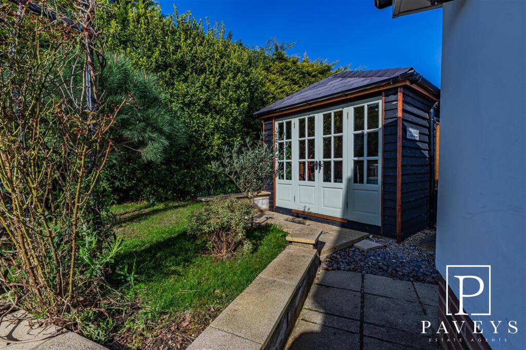 GARDEN SUMMER ROOM