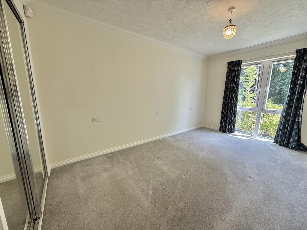 Double Bedroom with Fitted Wardrobes