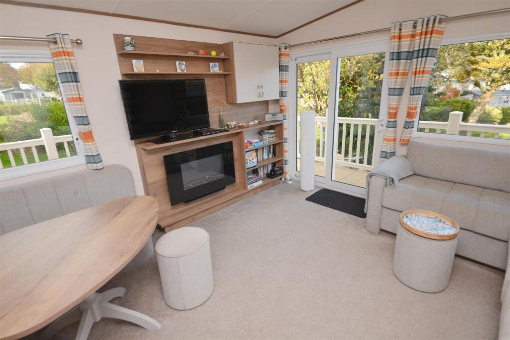 Living / Dining Area