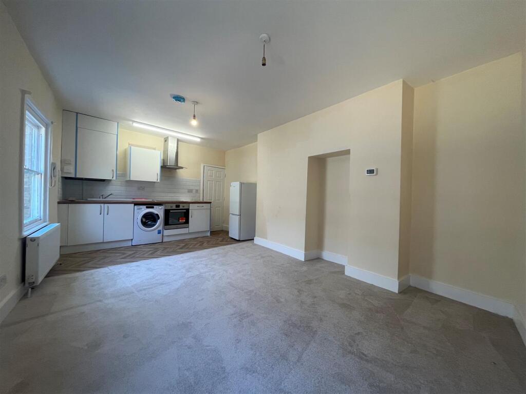 Lounge/Kitchen.jpg