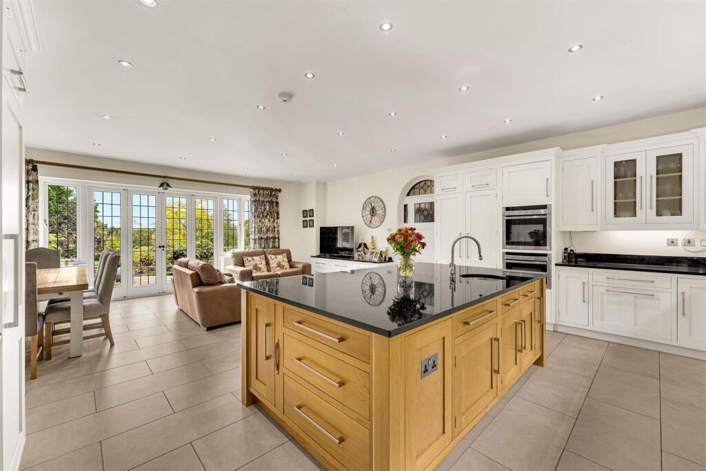 Live In Breakfast Kitchen