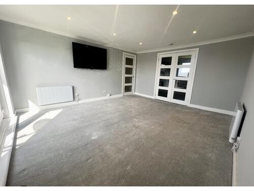 Living room  (View 2)