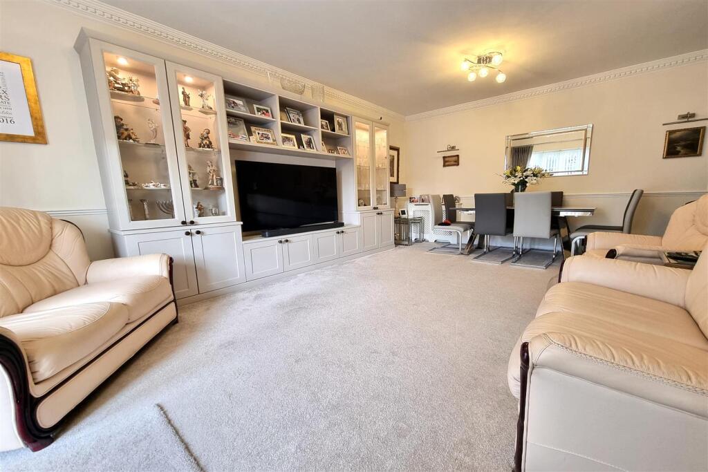 RECEPTION ROOM: PIC. 1