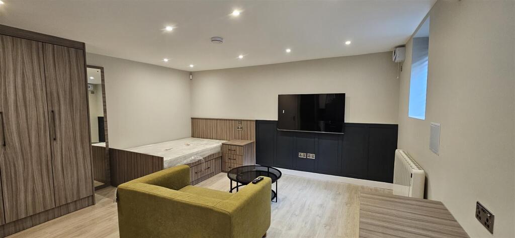 Living Room-1.jpg