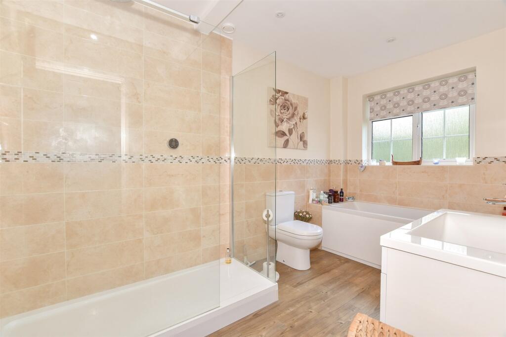 En-Suite Bathroom