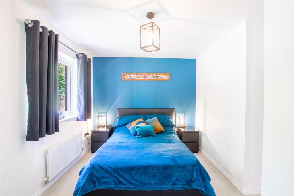 bedroom.one.jpg