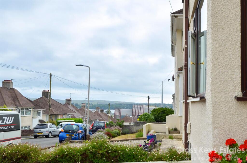 Garden / Parking / Garage