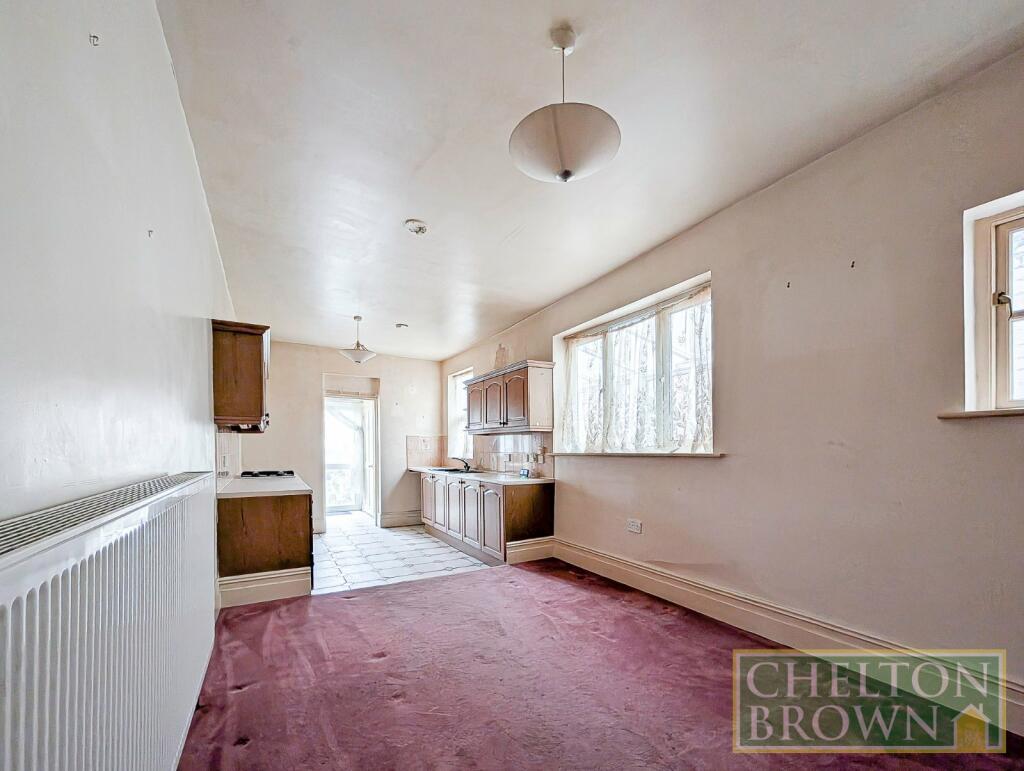 Kitchen &amp; Breakfast