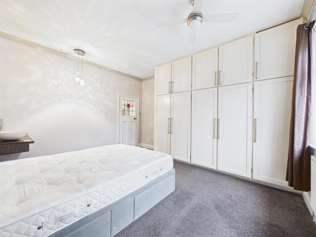 Bedroom: