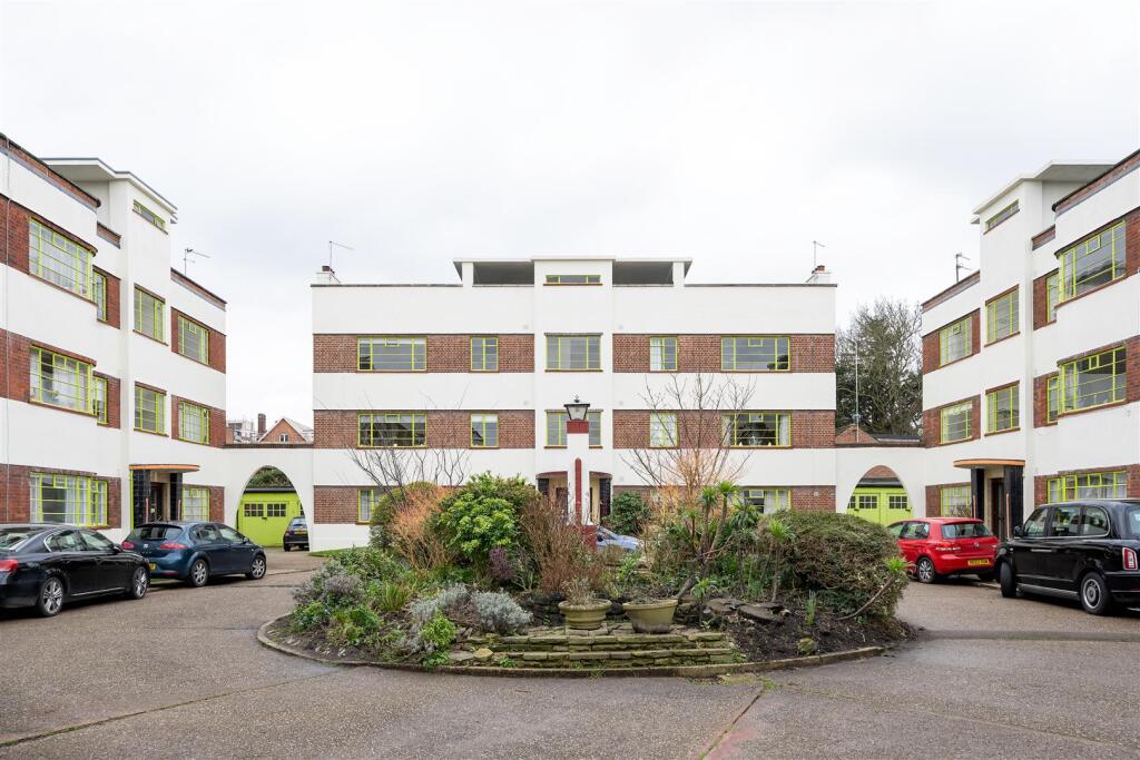 The Shrubbery, Grosvenor Road E11