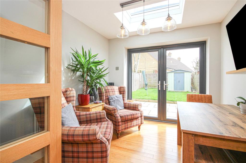 Dining/Tv Room