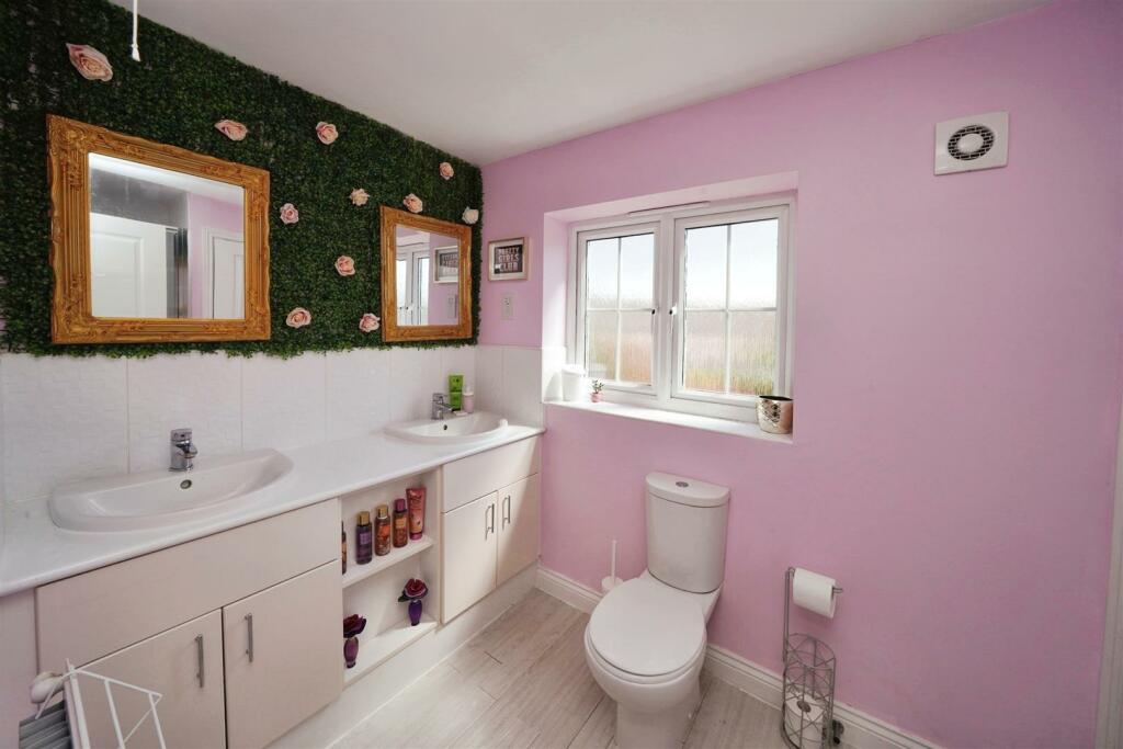 Master Bedroom En-Suite Shower Room