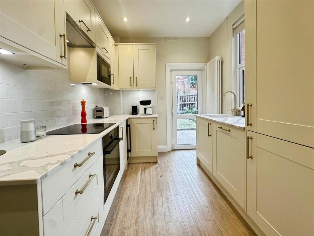 ab9869d8--4996-928A-436349FF515F-29896-00000A3FD4D