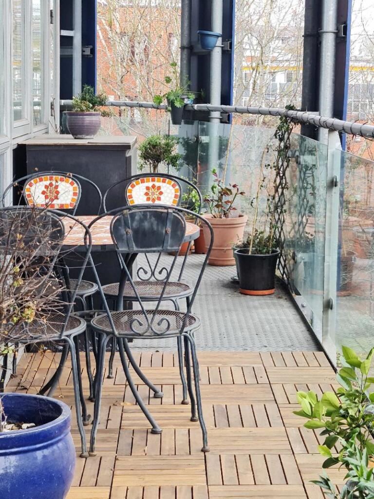 Reverse view balcony 