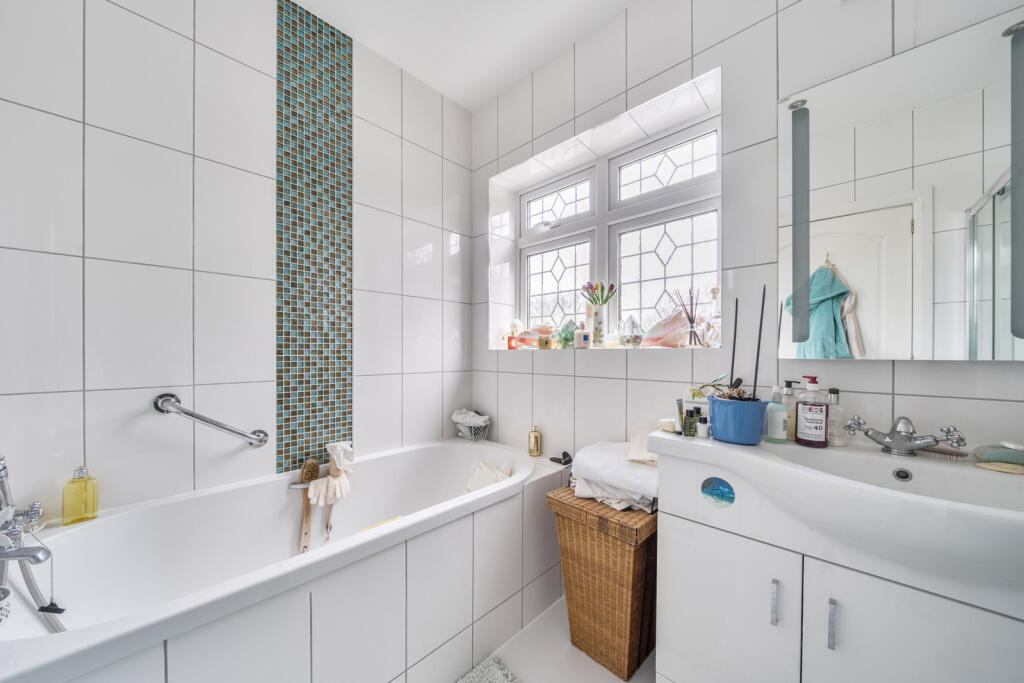 1301569-9-684811b...