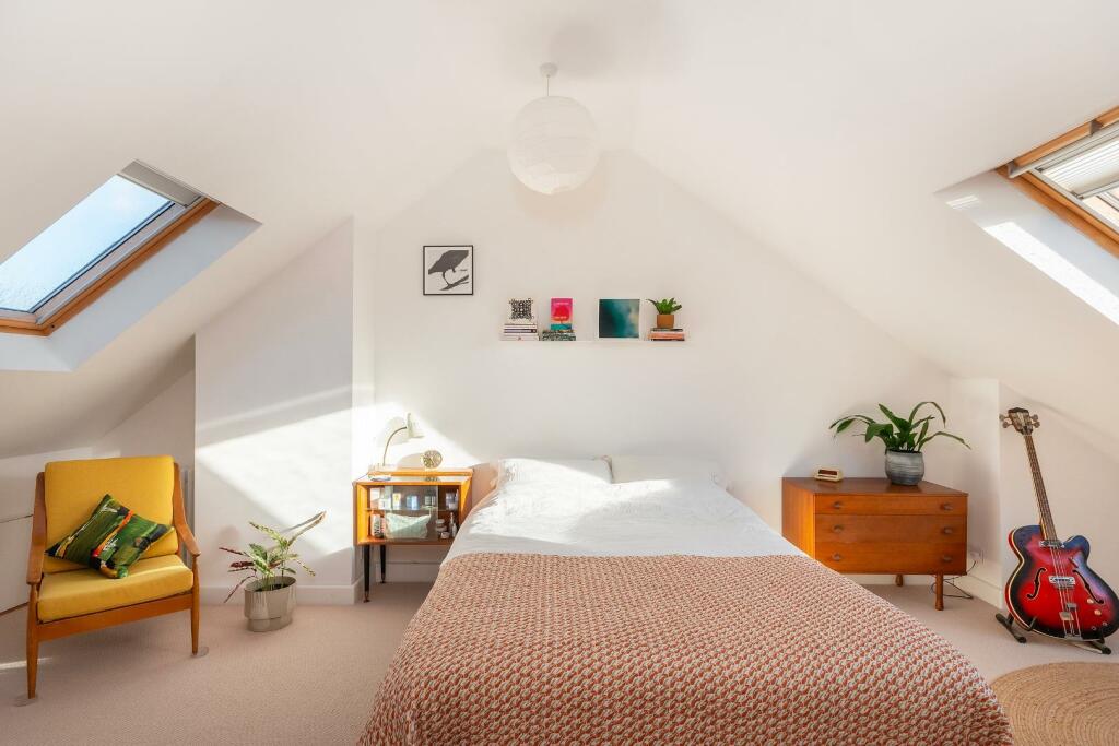 3F3AHD - Bedroom W.jpg