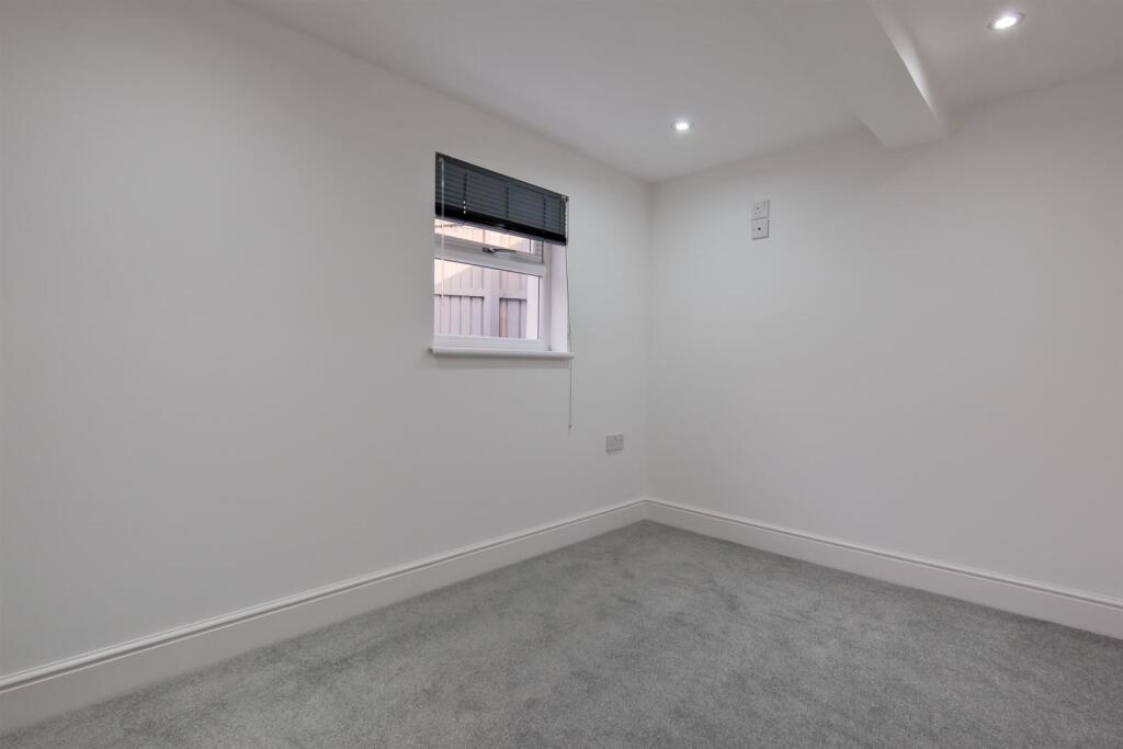 010-88 Currieside Avenue , Shotts , ML7 5RN.jpg