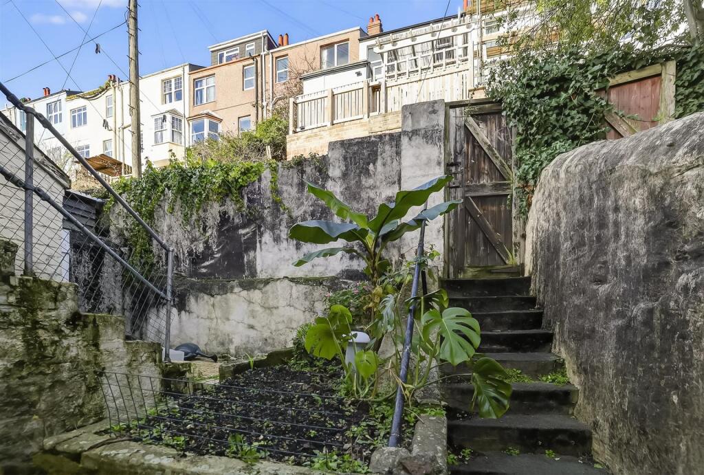 Rear Courtyard Garden